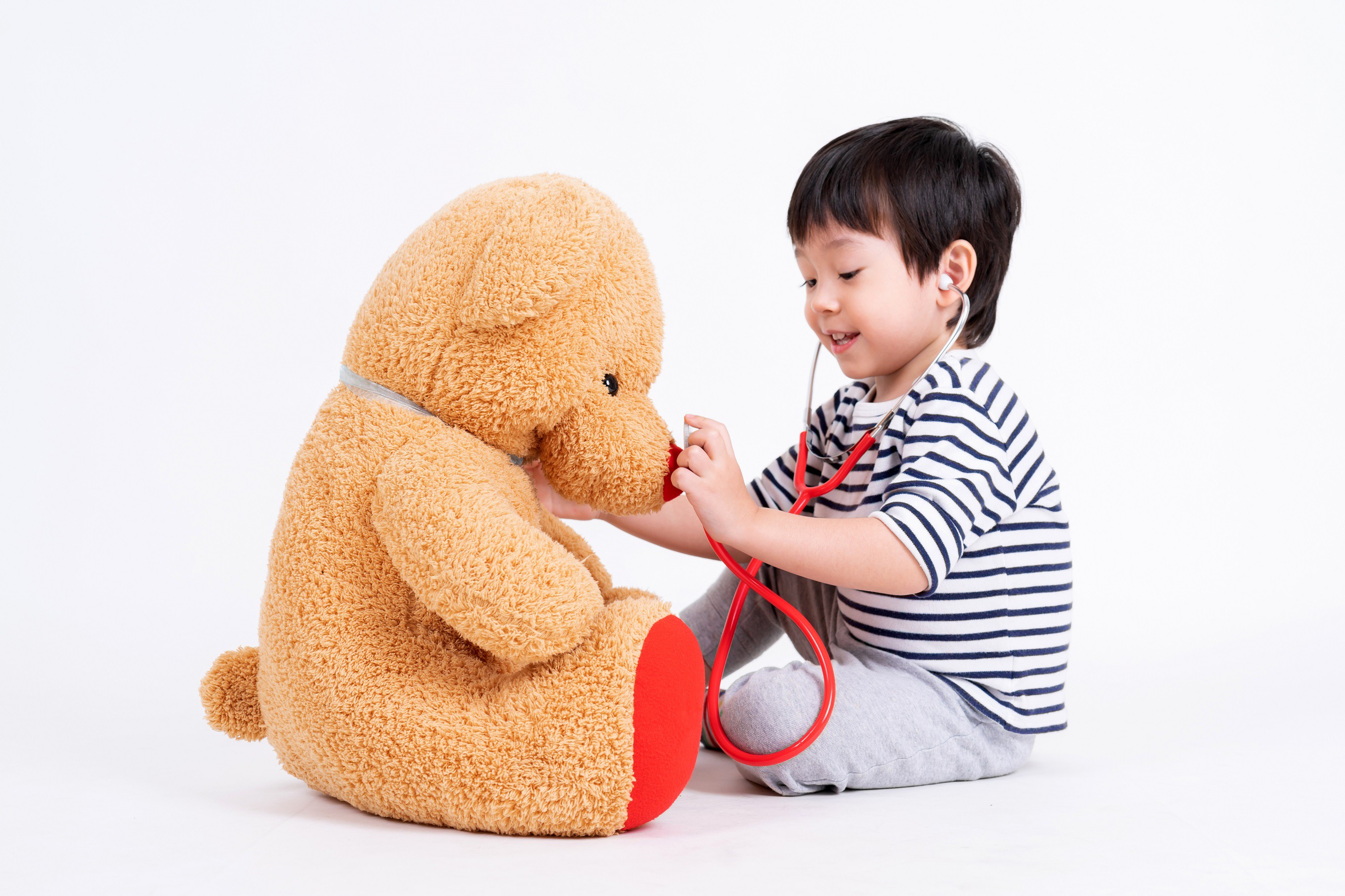 little-boy-playing-doctor-with-teddy-bear-1612791455.jpg
