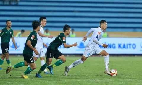Đồng đội cũ của Văn Lâm tỏa sáng giúp 'đại gia V-League' thắng nghẹt thở